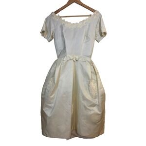 Vtg 60s Priscilla of Boston tea length Wedding Dress 25"W Ivory Lace elopement